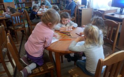 Przyszli czytelnicy.